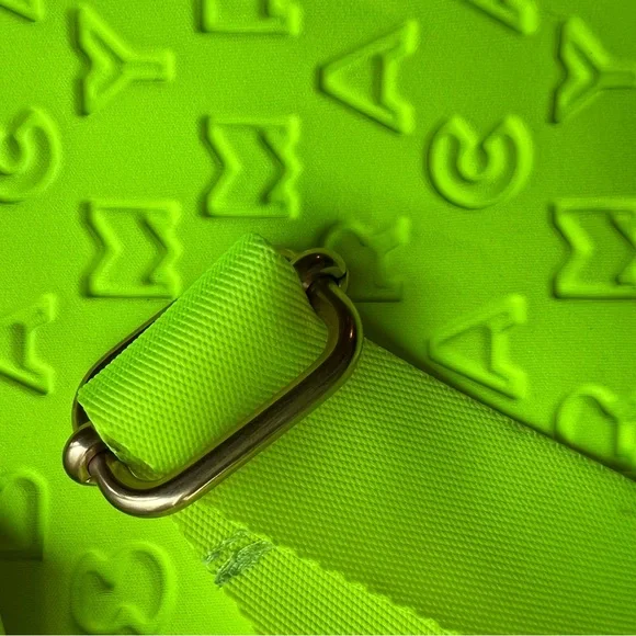 Marc By Marc Jacobs Neon Yellow-Green Logo Embossed Laptop Sleeve w. Strap - Picture 3 of 7